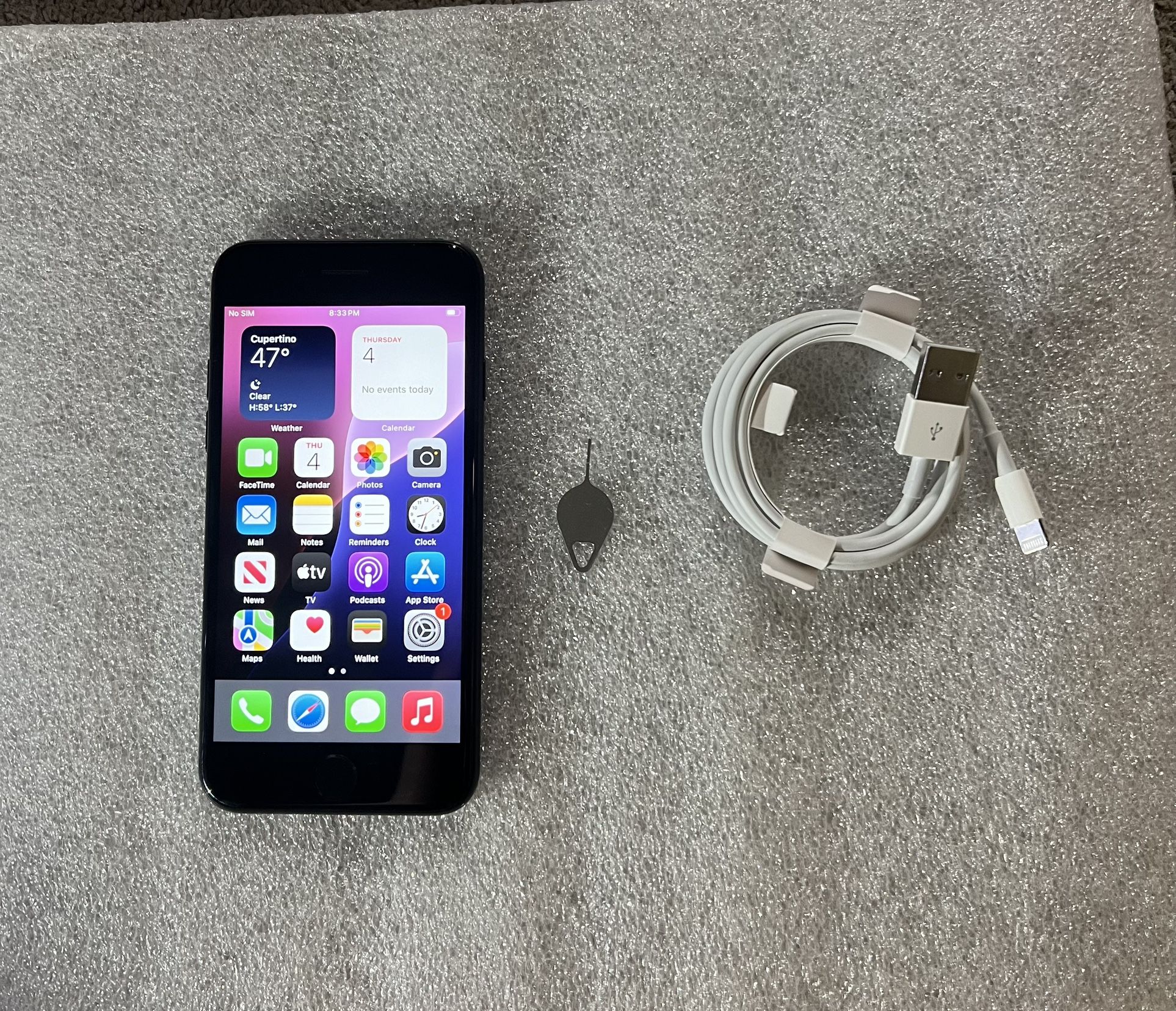 iPhone SE 2nd Gen – 64GB – Carrier Unlocked – 98% Battery Health with charger or best offer 