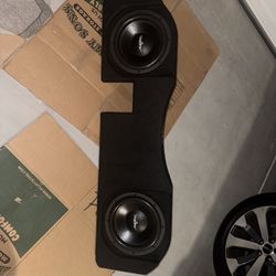 Scar audio box with 2 12in subwoofers, . 2000 watt rms amp, all wire accessories included