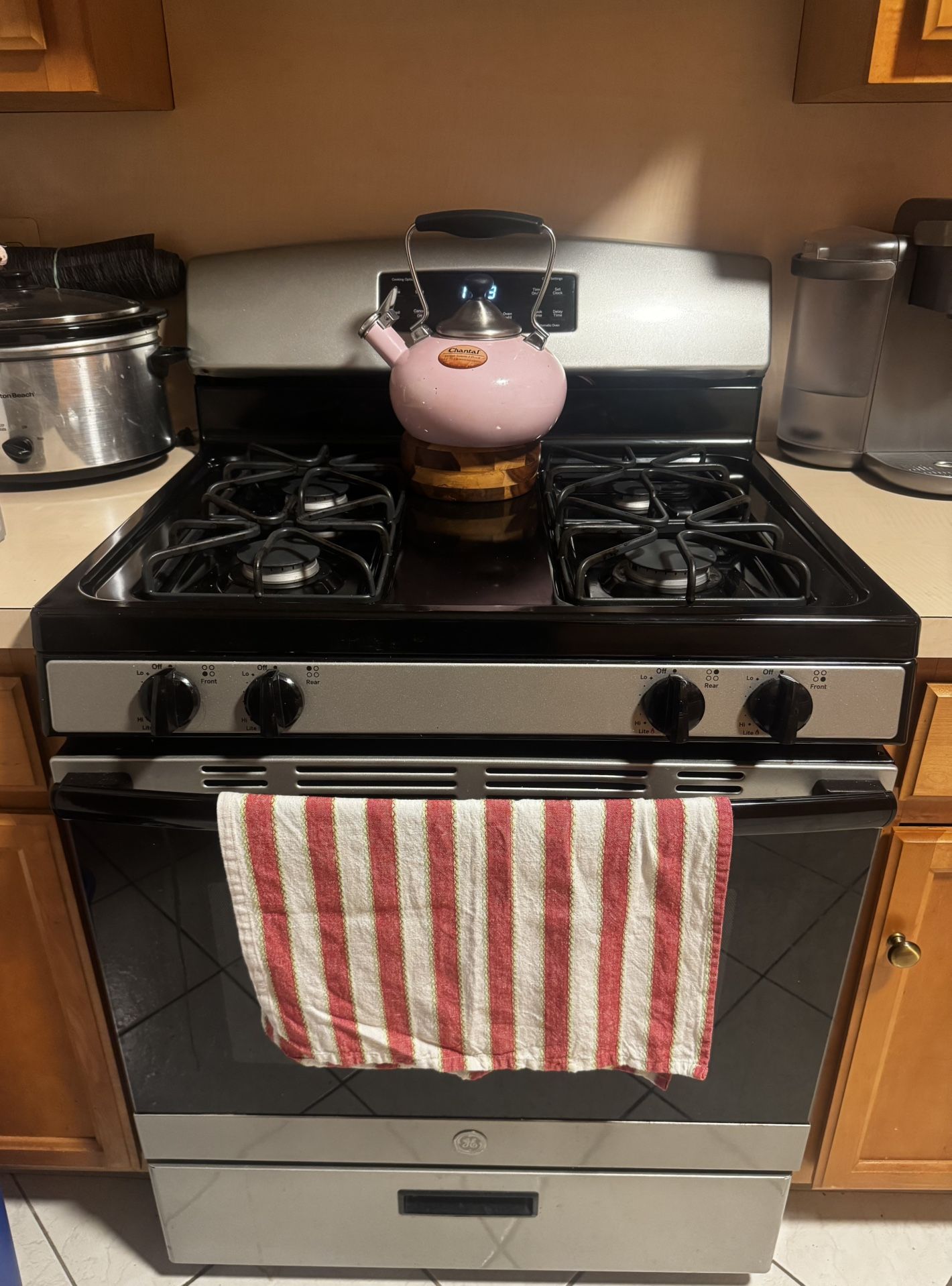 GE 30” Free Standing Range / Stove - Gas