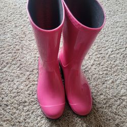 UGG Unisex-Child Raana Boot

￼


 Size 6 