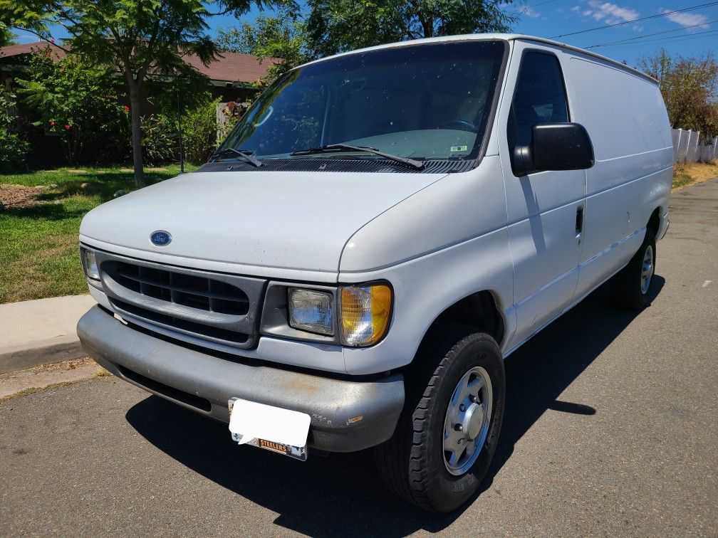 Clean Ford Econoline E 350