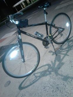 Schwinn avenue hybrid bicycle 2025