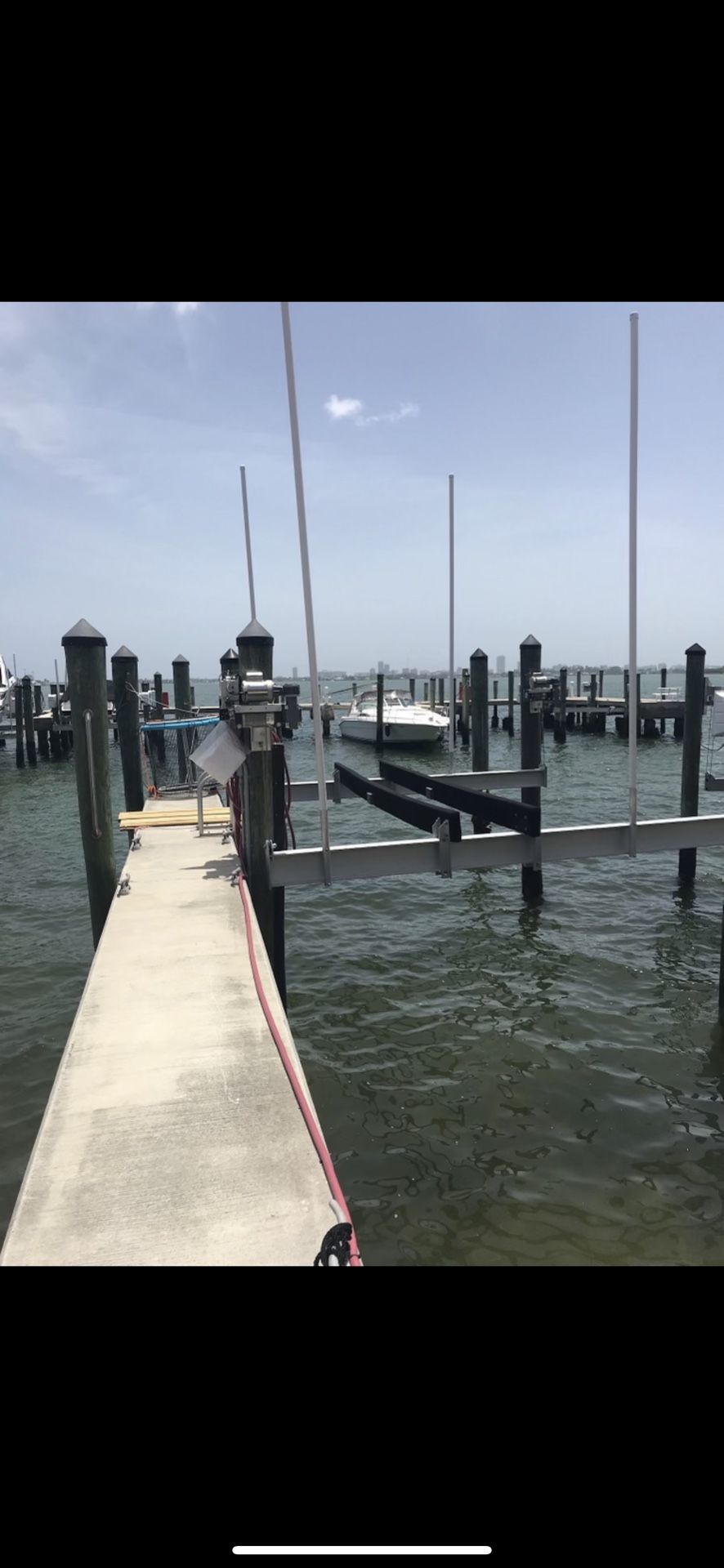 Four Motor Used Boat Lift 24,000 Lbs for Sale in Pompano Beach, FL