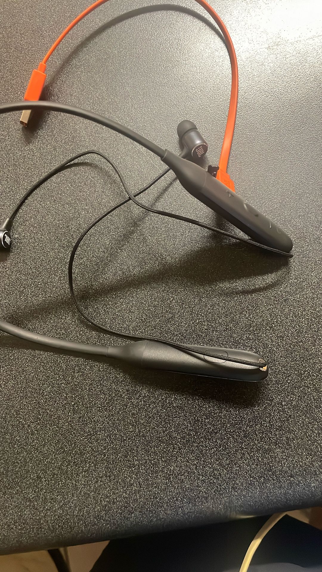 JBL Wireless In-ear Neckband Headphones