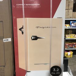 Frigidaire 3.2cu ft Retro Compact Fridge