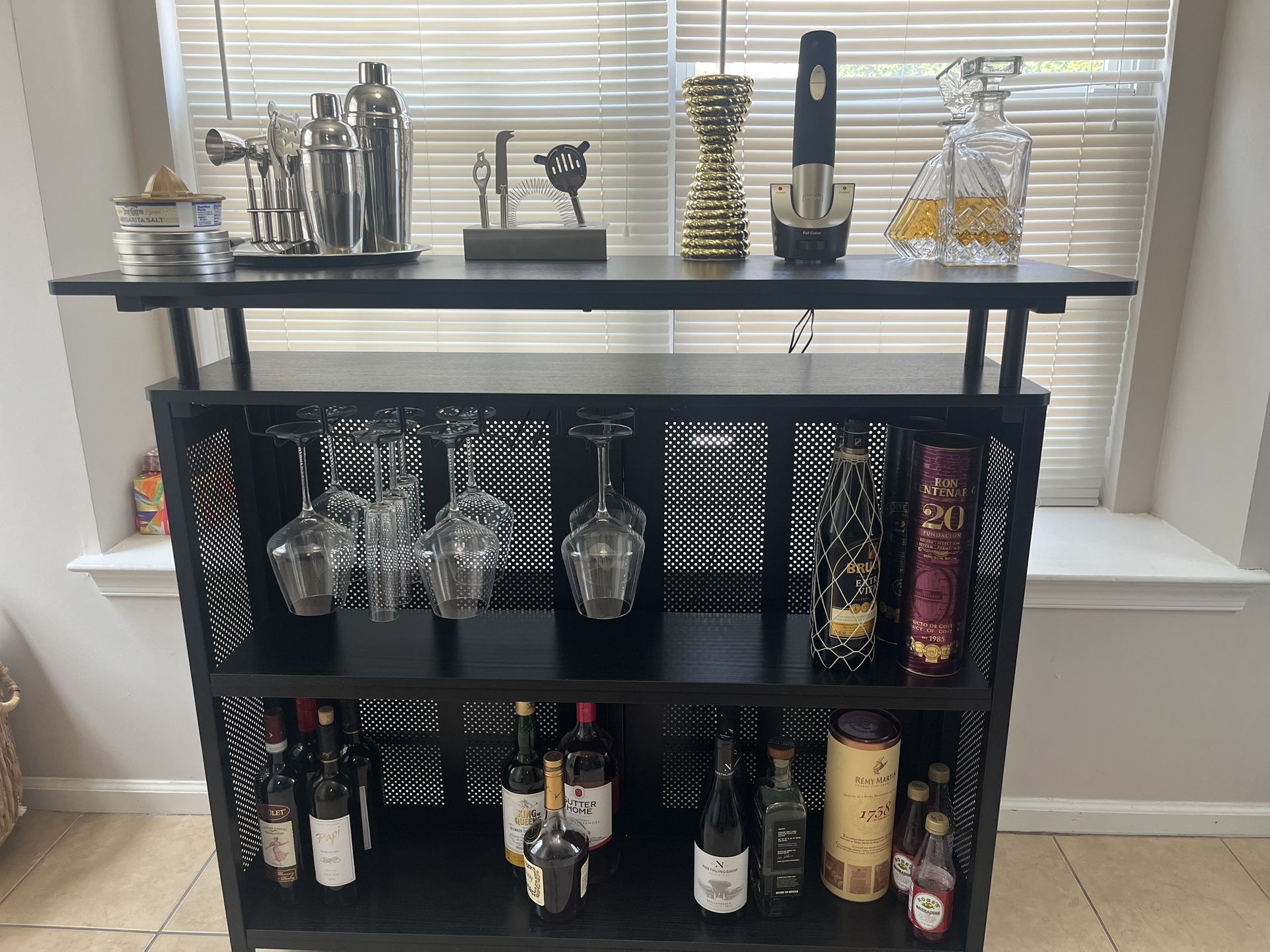 Beautiful Space Saving Bar