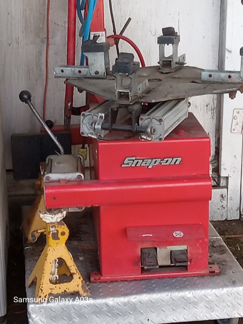 Snap-on. Tire Machine.  All Tools.  Go With It.