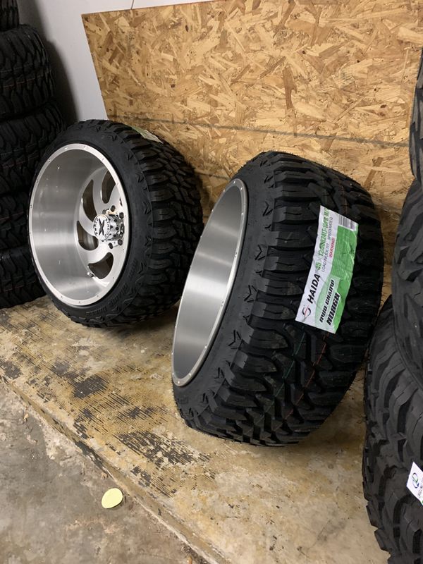 24x14 Xtreme force on 35x12.5x24 brand new 8 lug for Sale in Pearland