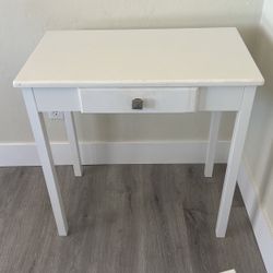 White wooden desk and white desk chair 