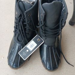 Woman Size 6 Duck Boot