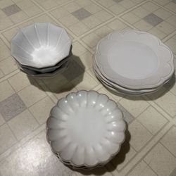 Brand New Pier 1 Dinnerware Set 