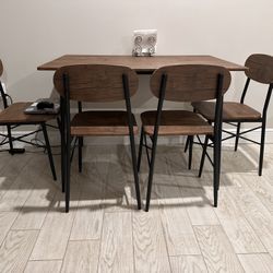 Table and 4 Chairs(dining set)