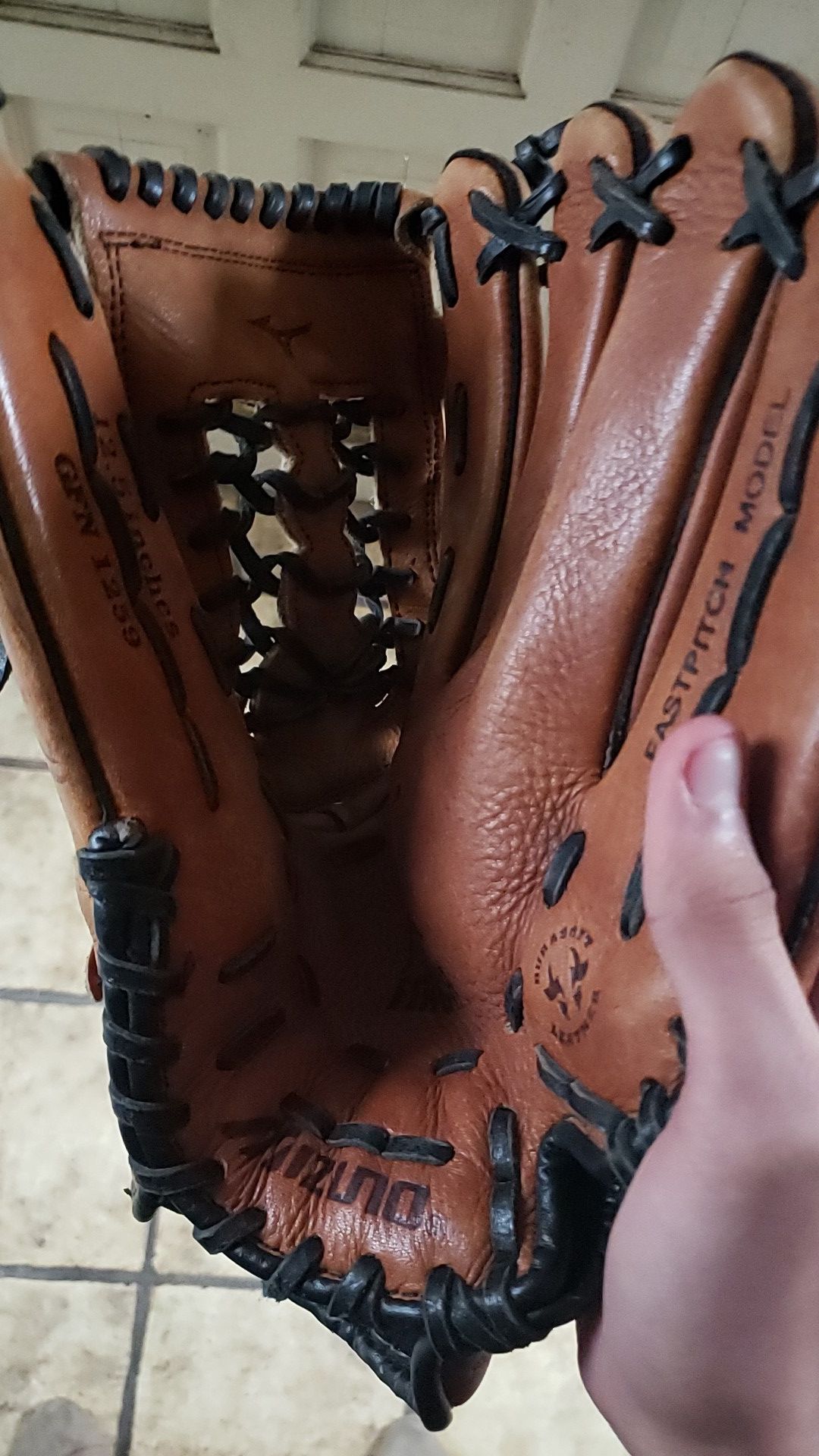 Mizuno baseball glove