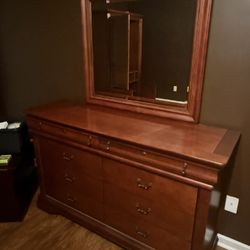 Wood Dresser- Wed/SAT/SUN PICKUP DAYS RIVERDALE, Ga