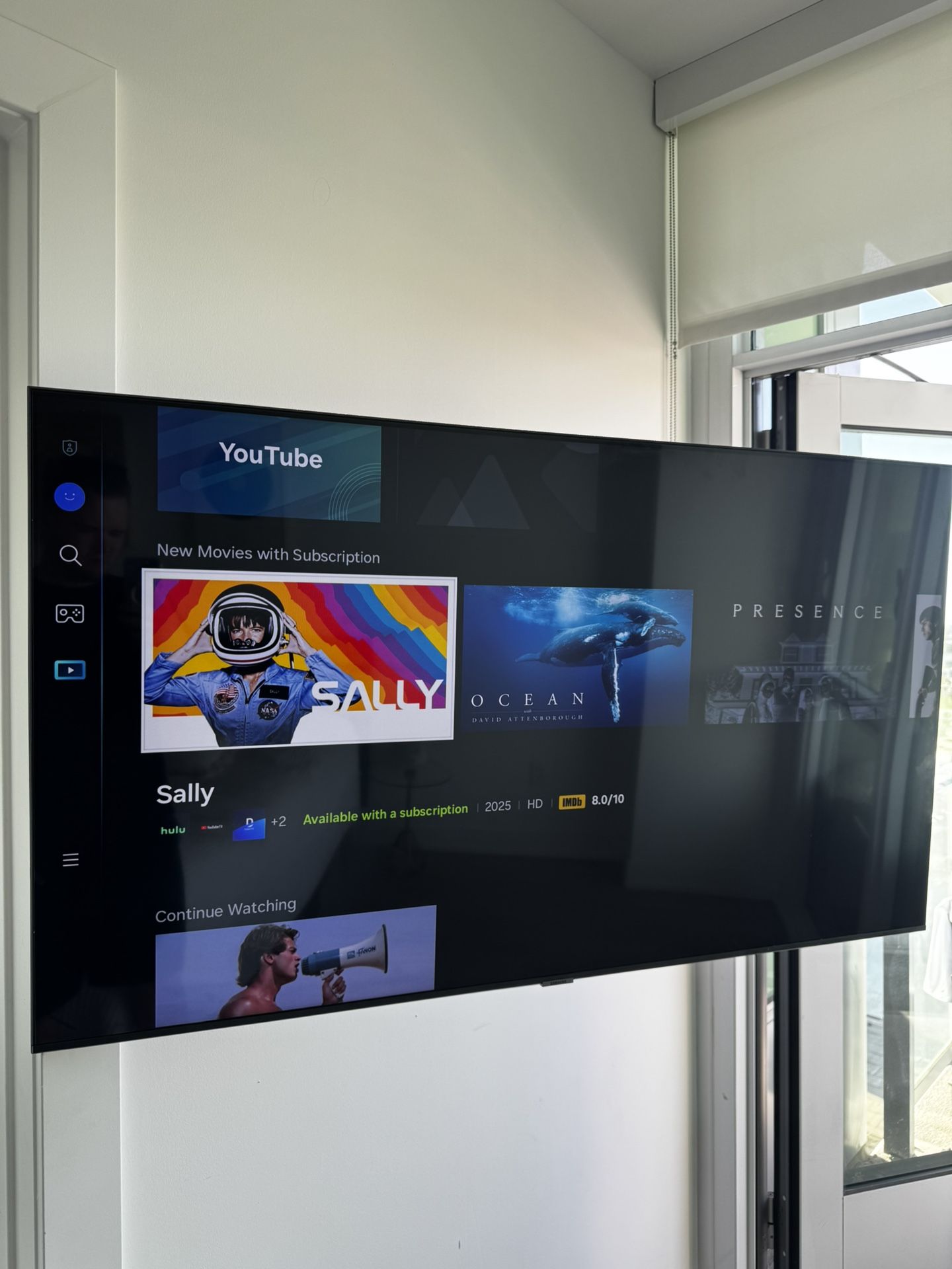 Samsung 55” TV (2024) + Wall Mount