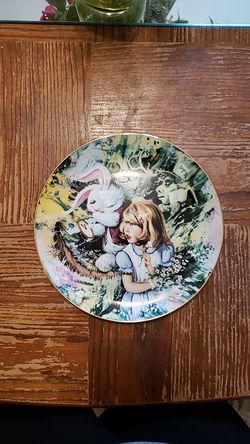 Alice-in-Wonderland plate