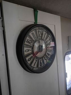 Sterling & Noble Vintage Round Wall Clock