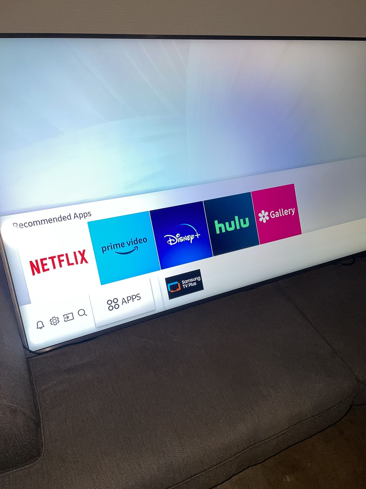 65” Samsung LED 4K 2160p UHD Smart Tv Wifi Model UN65RU8000