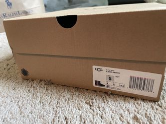 New UGG Kids' Adler Sneaker size 5 Big Kid