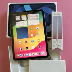 Apple iPad Air 4th Generation 64GB with Original Box, Pencil, keyboard case
