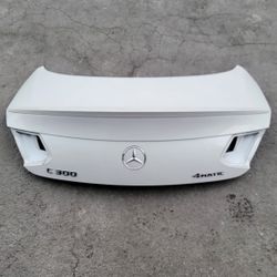 2017/2018 Mercedes C300 Coupe Trunklid Assembly OEM $550