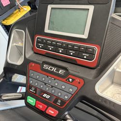 SOLE 480 Treadmill