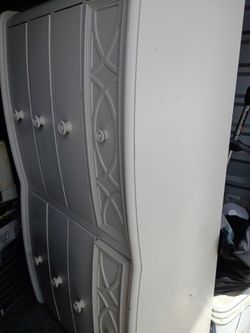 L8 Drawer Dresser $150