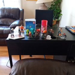 Disney Infinity 2.0 Game With Toys In Bag