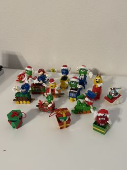 M&M ‘s Train Set Toys 15 Pieces With Ornaments And I Hershey Kiss Toy