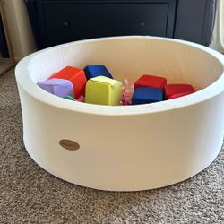 BABY BALL PIT