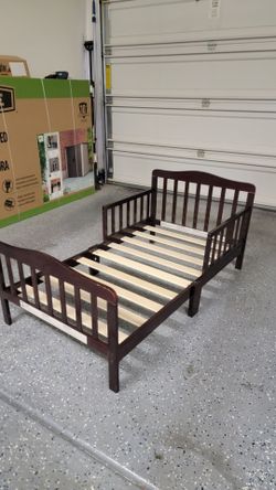 Toddler bed