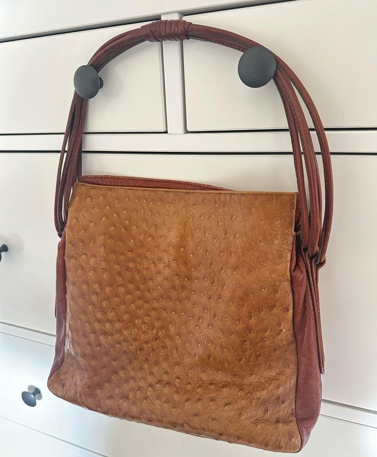 Exquisite Haüssman Ostrich Leather Handbag -Timeless Elegance.