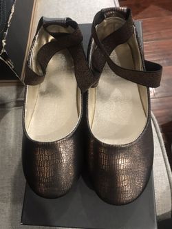 New Kenneth Cole girls black/bronze flats Sz 13.5