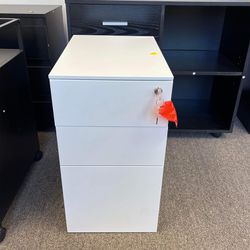 DEVAISE Slim File Cabinet with Lock, 3 Drawer Mobile Filing Cabinet for Legal/Letter/A4 Size (Included wheels)