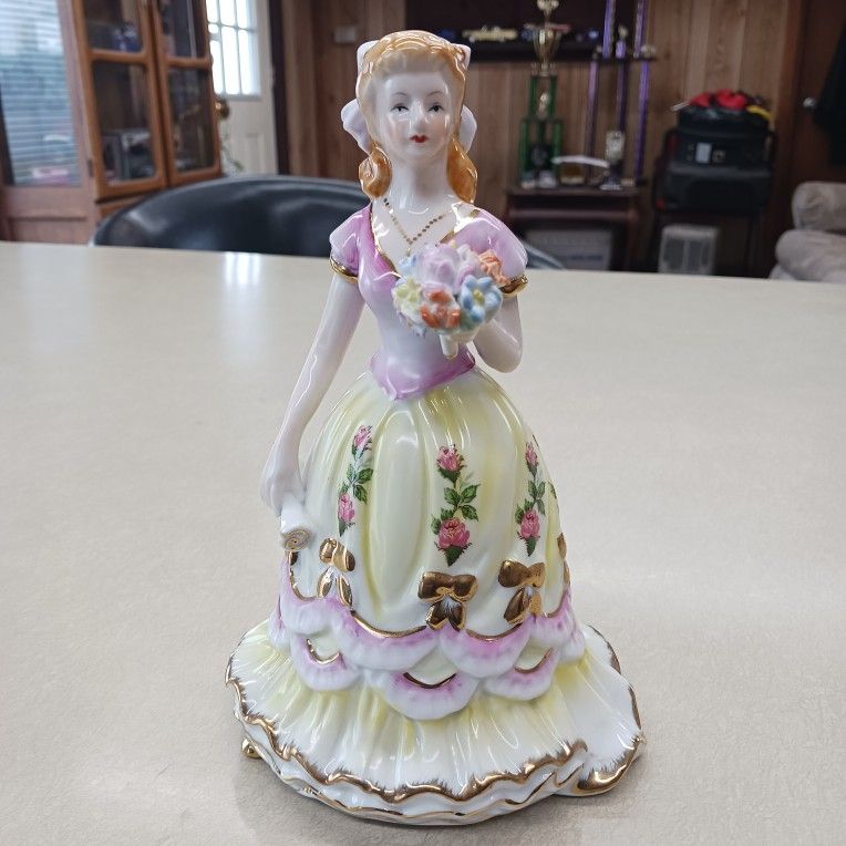  GORGEOUS LOOKING VINTAGE  STATUE PERFECT CONDITION 