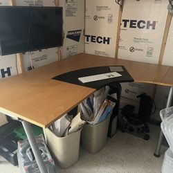 L Shaped Light Colored Wood Desk With Metal Legs