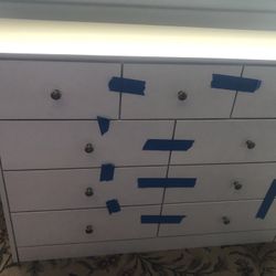 Modern White 9-Drawer Dresser – Gently Used, Great Condition!