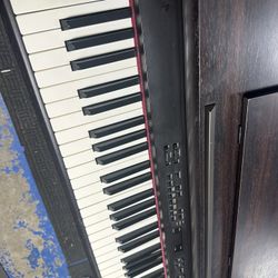 Roland Keyboard Model Hp 330 Digital Piano.