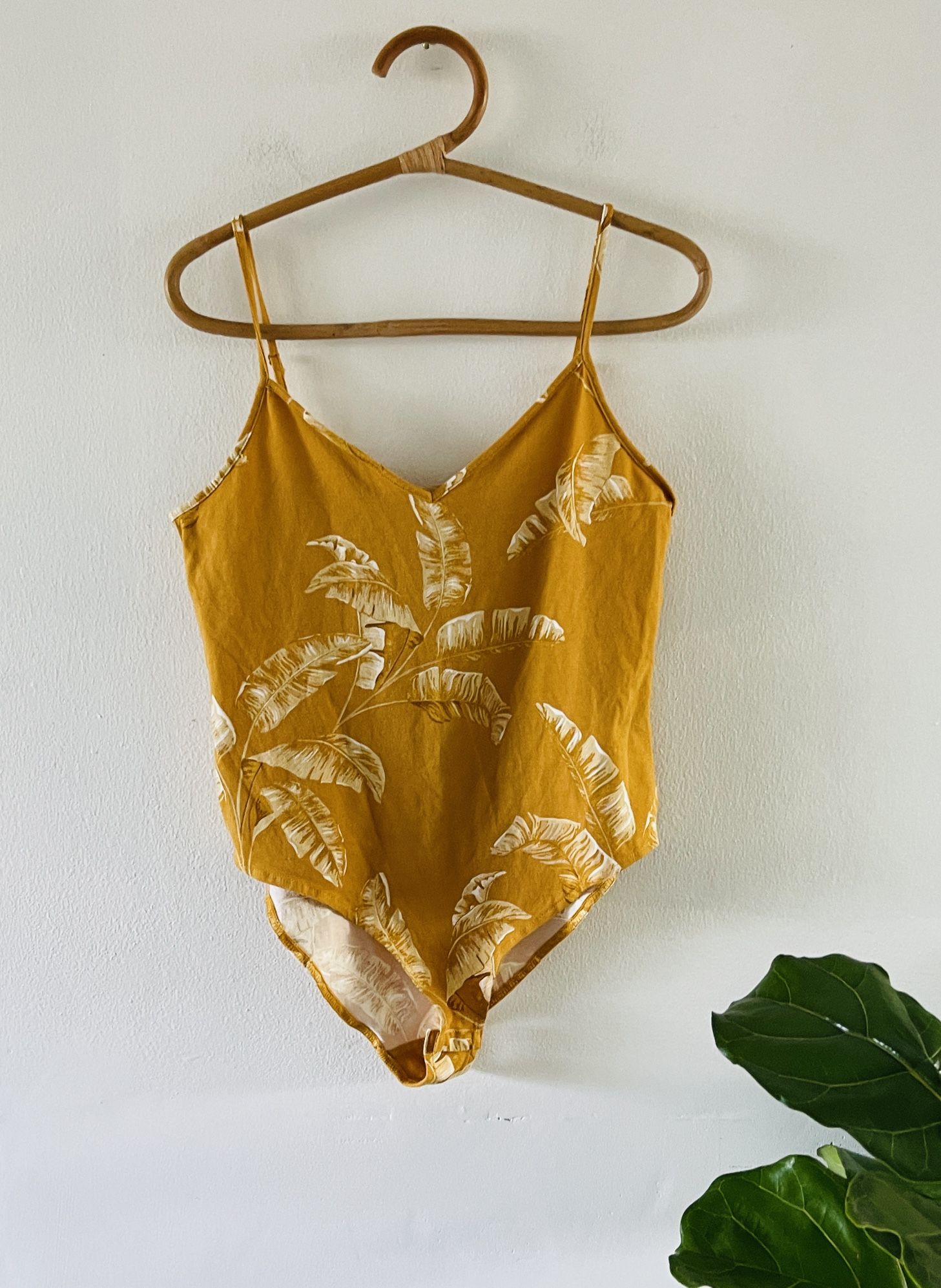 NWT H&M floral bodysuits Bin Q