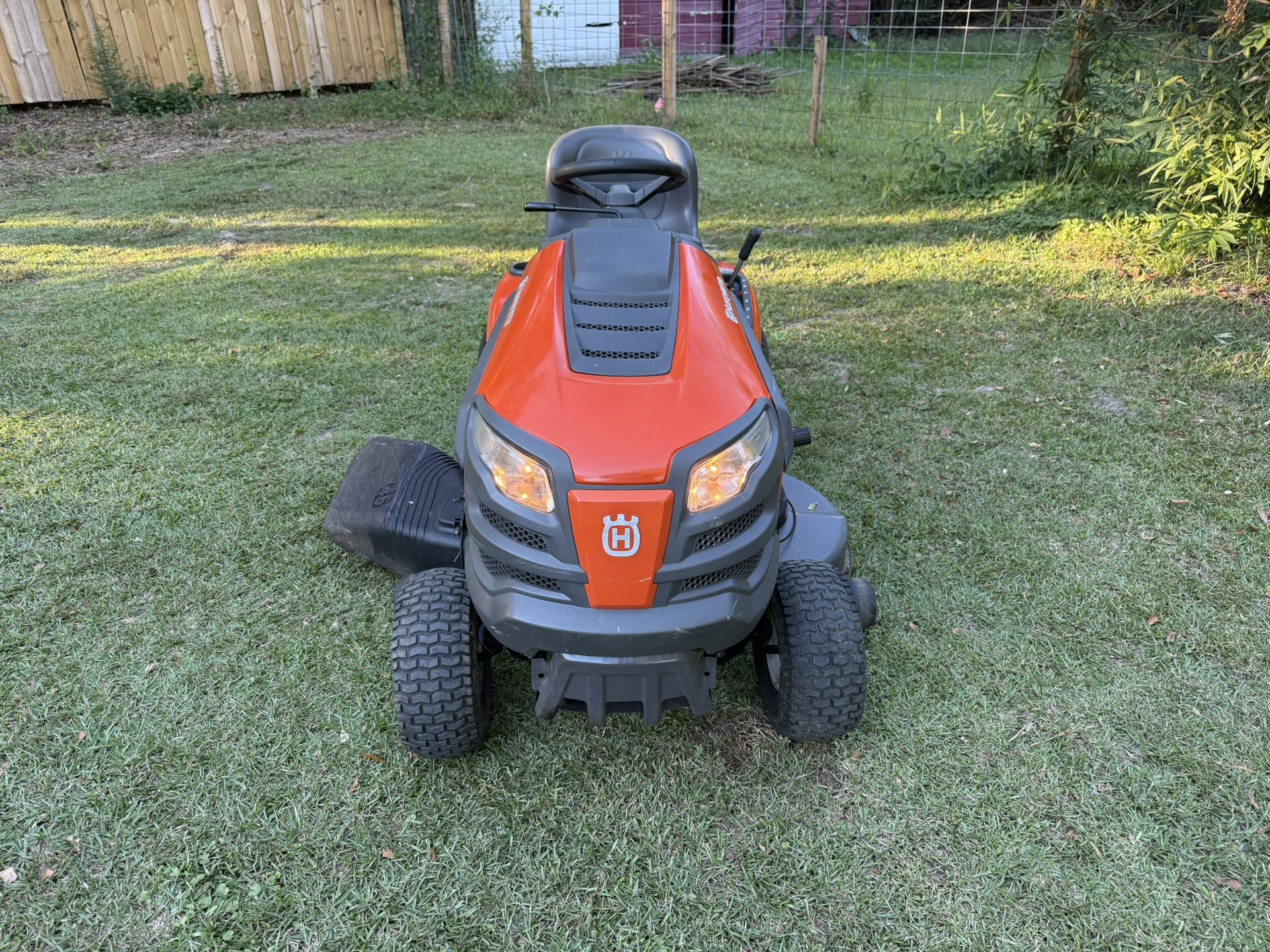 Husqvarna YTH22V46 Model 2018 (680hrs)