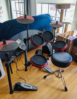 Alesis Nitro Mesh Special Edition with Accessories !! Like NEW