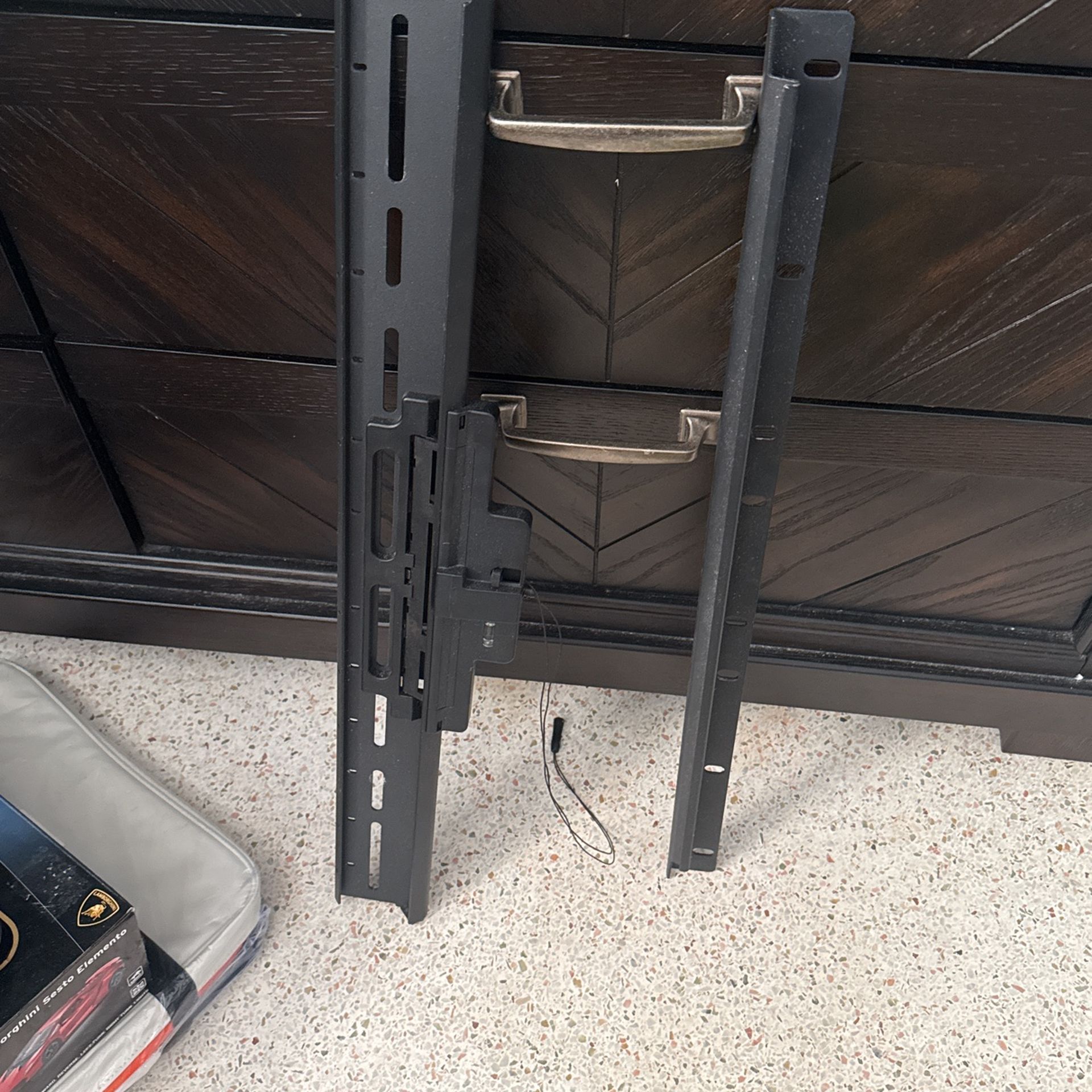 Tv Mount For Up To 50 Inch Tv