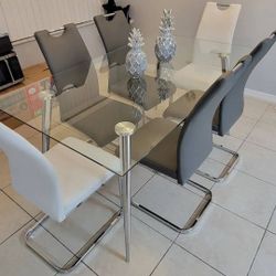 I'm Selling a Beautiful Dining Set!!!/ Ask for Price. Not Free 