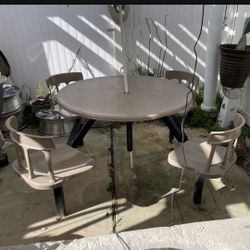 Industrial Outdoor Patio Table W 4 Chairs Low Maintenance $250