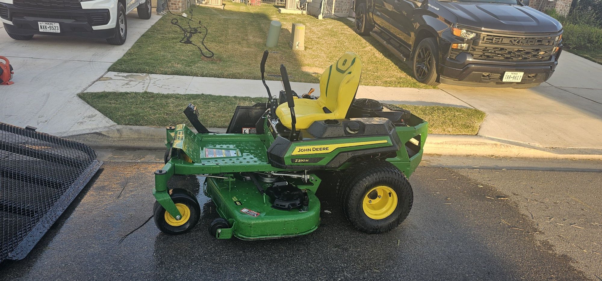 John Deere Z330M Zero Turn Mower - 2024 Model
