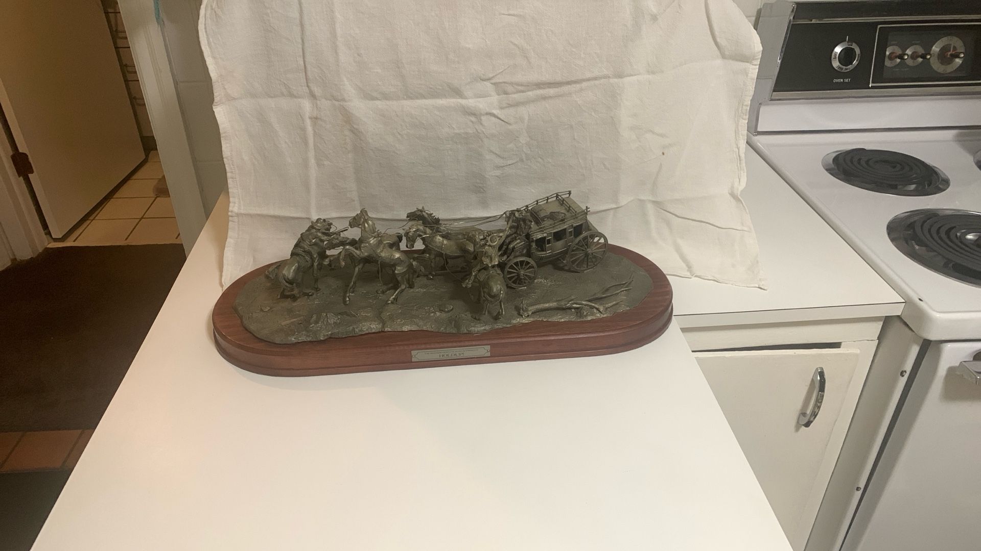 “HOLDUP!” The Western Heritage Museum Presents Pewter Sculpture