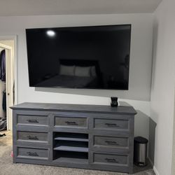 Dresser / Sideboard / Entertainment 
