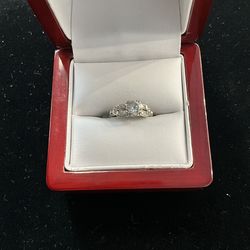 14 white gold ladies ring (price available upon request)