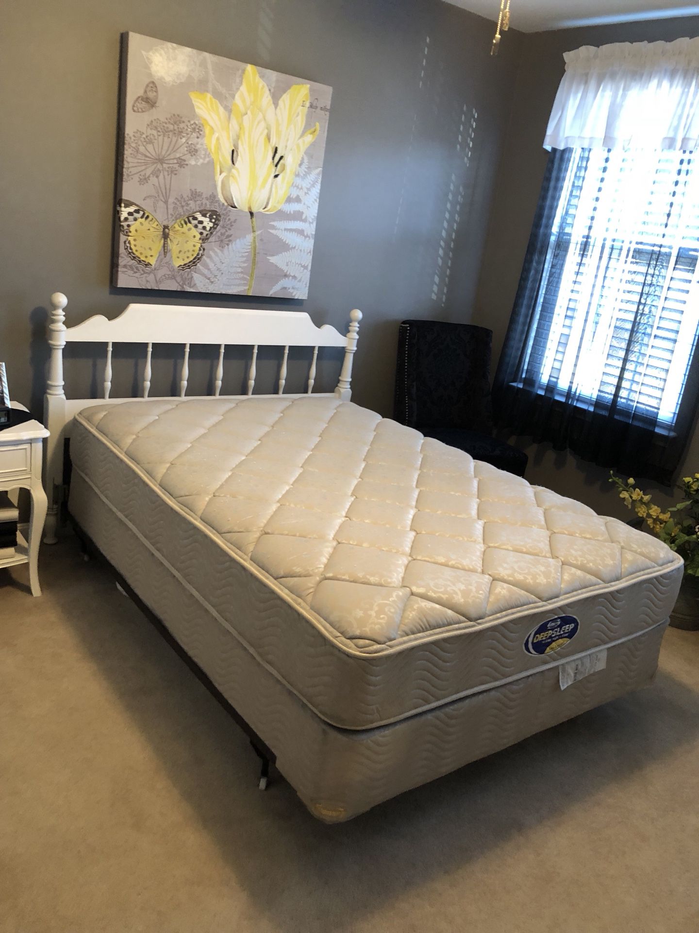 Full/double bed, headboard, sheets