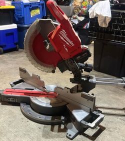 Milwaukee M18 FUEL Brushless Miter Saw